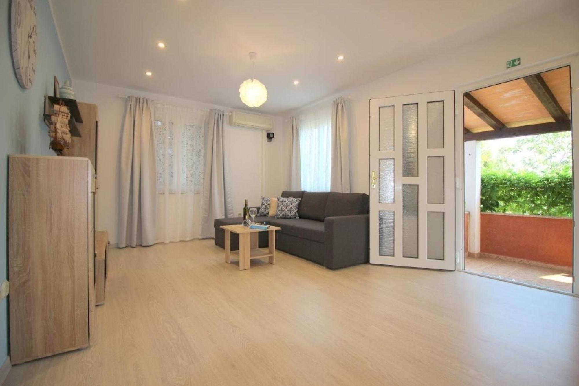 Ferienhaus Lorena Mit Pool In